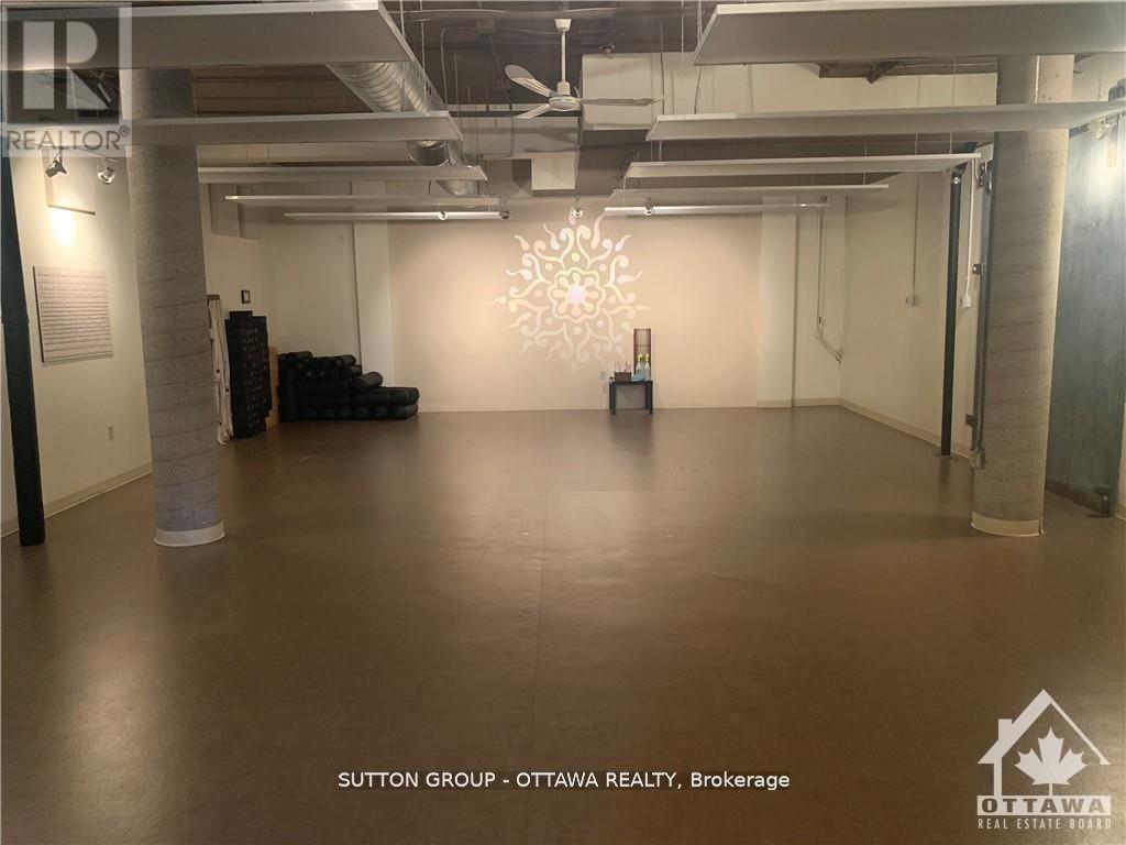 52 ARMSTRONG STREET W