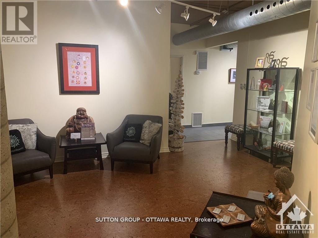 52 ARMSTRONG STREET W