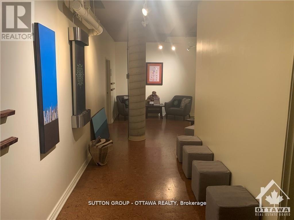 52 ARMSTRONG STREET W