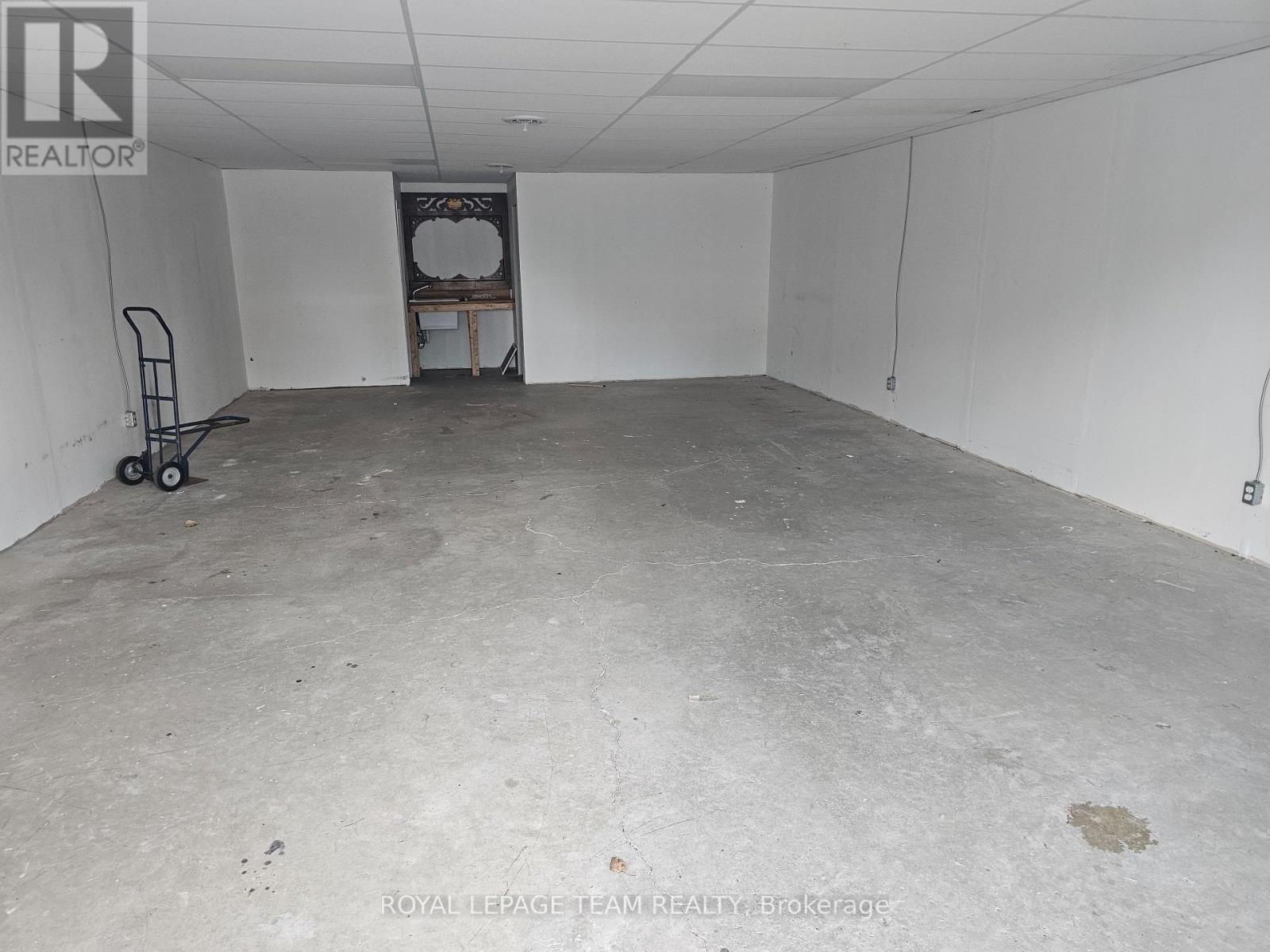 7 – 2858 MUNSTER ROAD