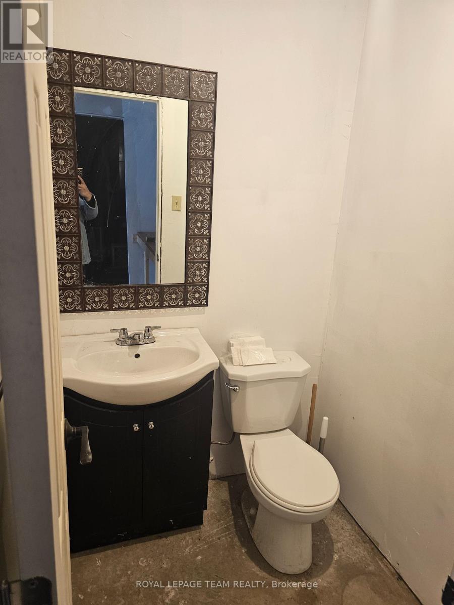 7 – 2858 MUNSTER ROAD