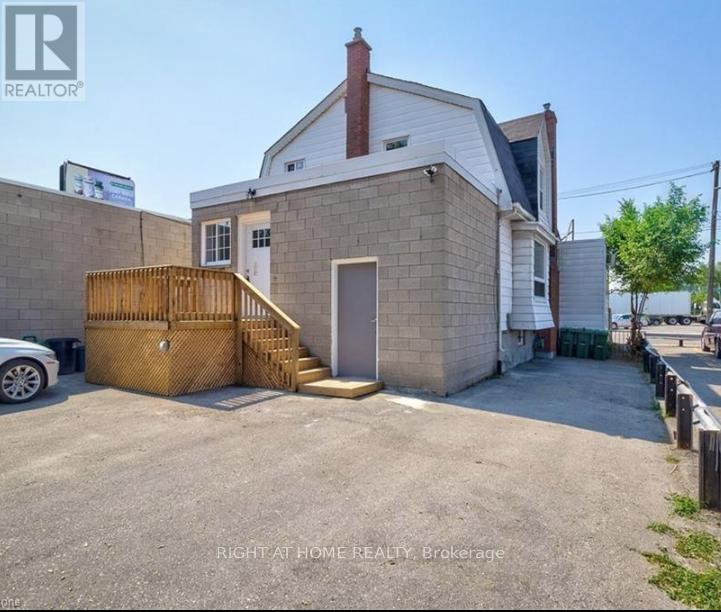 1459 MAIN STREET E