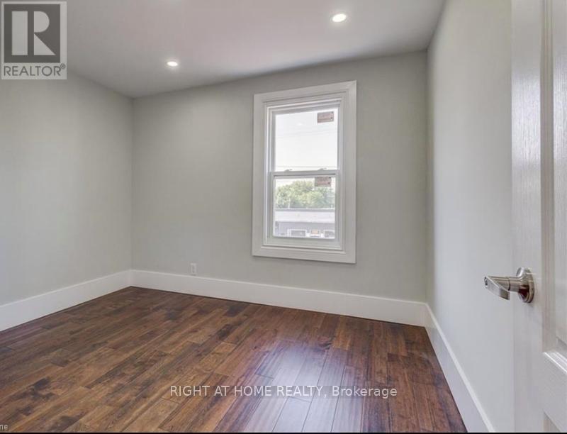 1459 MAIN STREET E