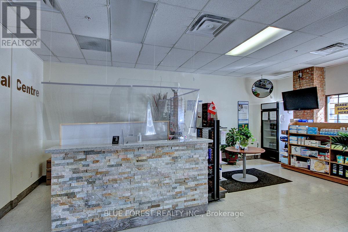 12 – 1401 ERNEST AVENUE