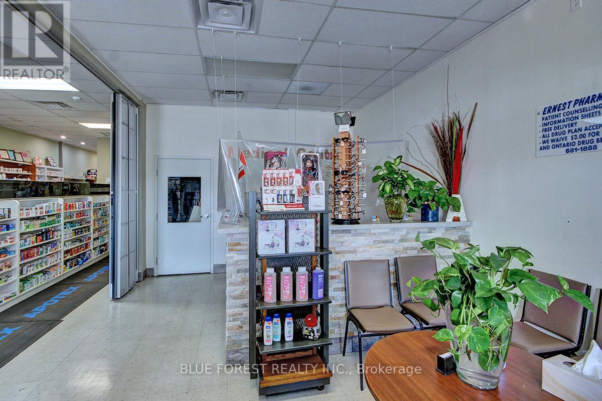 12 – 1401 ERNEST AVENUE