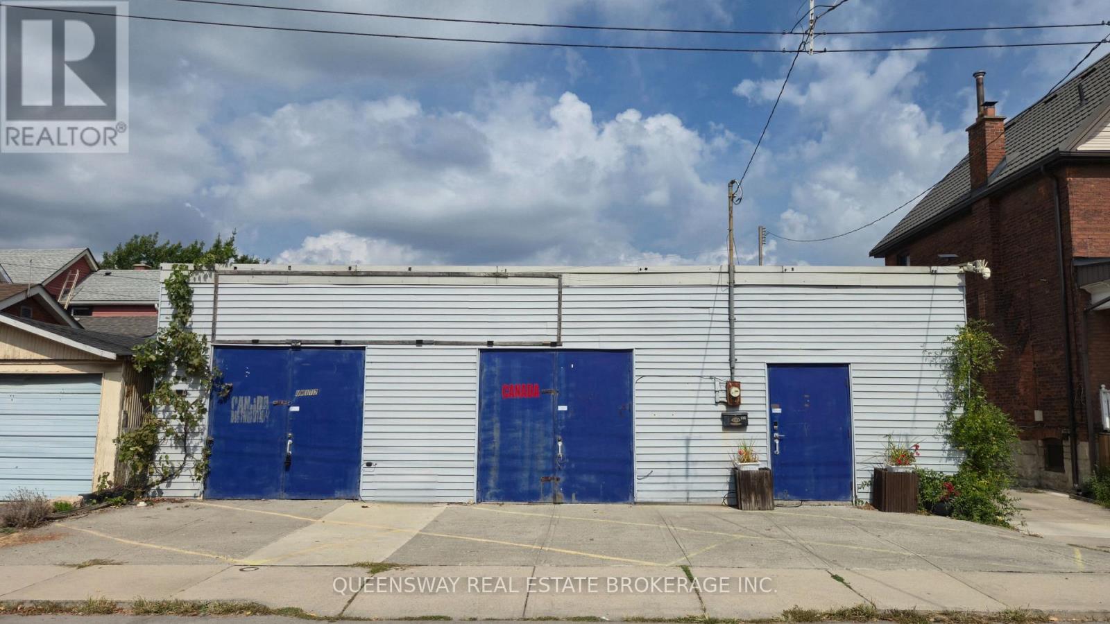 321 ROBERT STREET