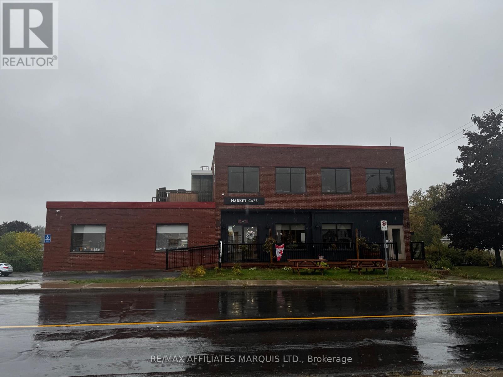 90 MAIN STREET S