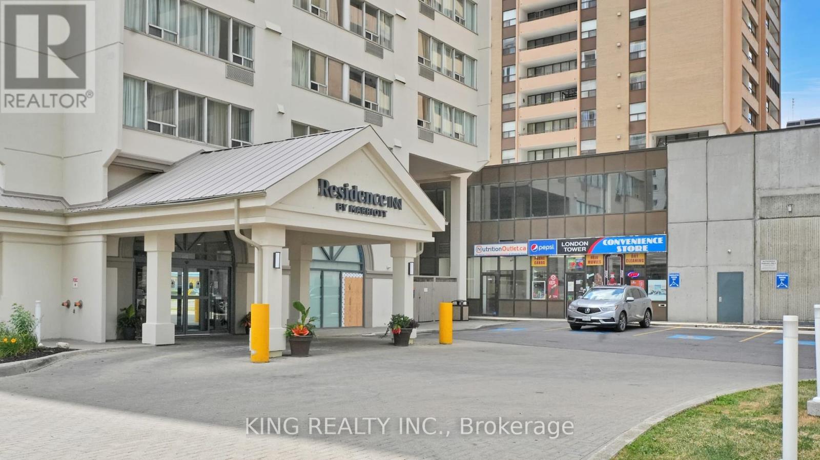 109-110 – 379 DUNDAS STREET