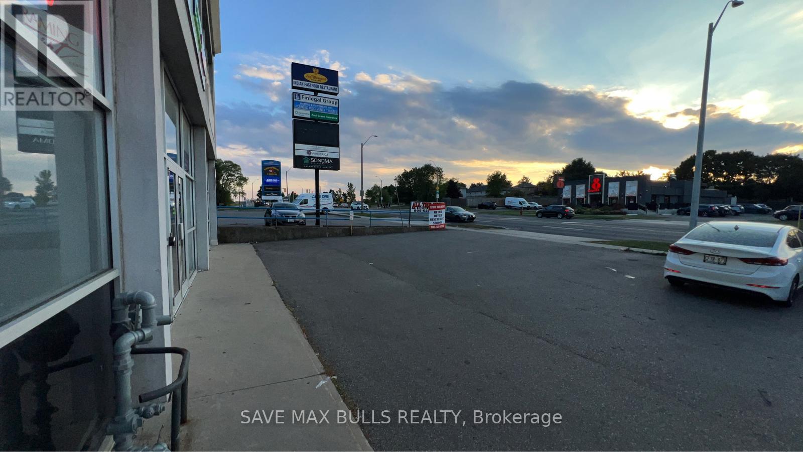 103 – 1051 UPPER JAMES STREET