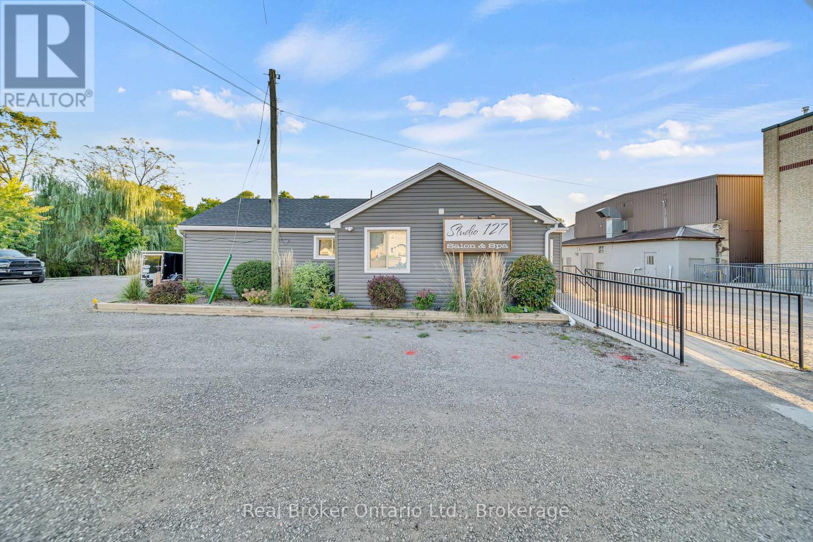 1302 SWAN STREET