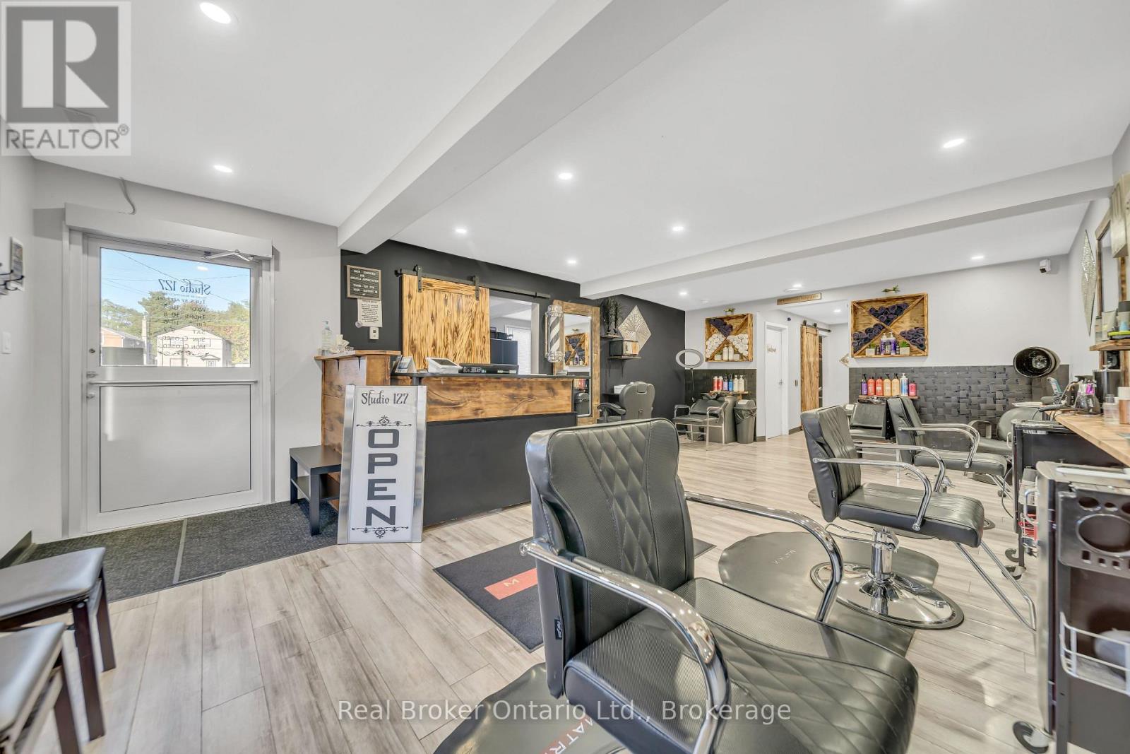 1302 SWAN STREET