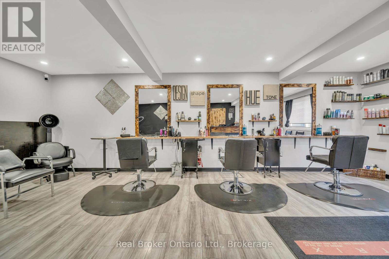 1302 SWAN STREET