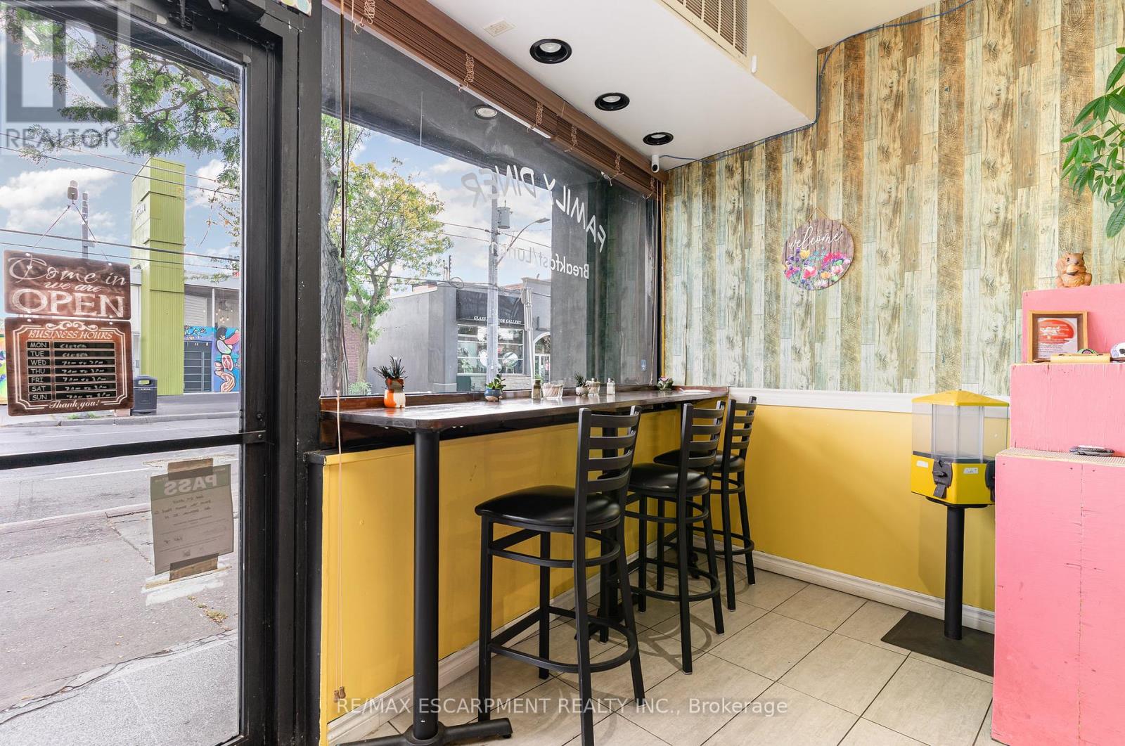 201 OTTAWA STREET N