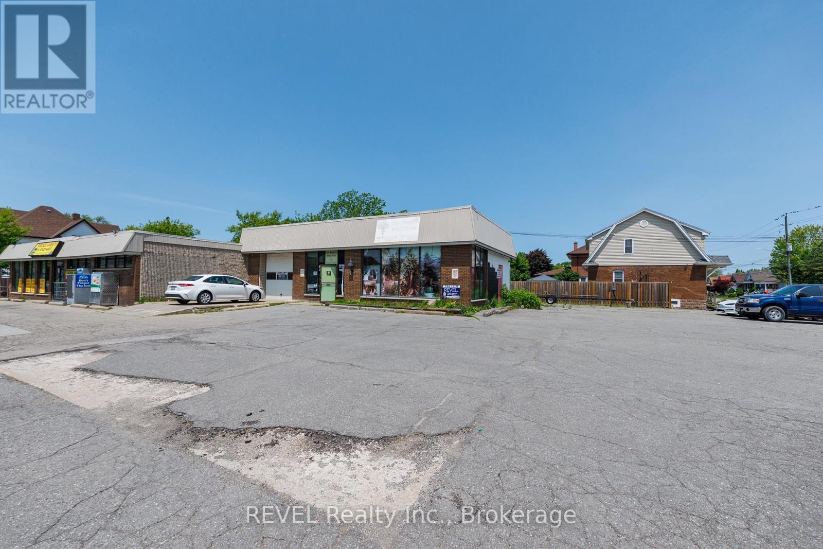 UNIT 1 – 4957 BRIDGE STREET N