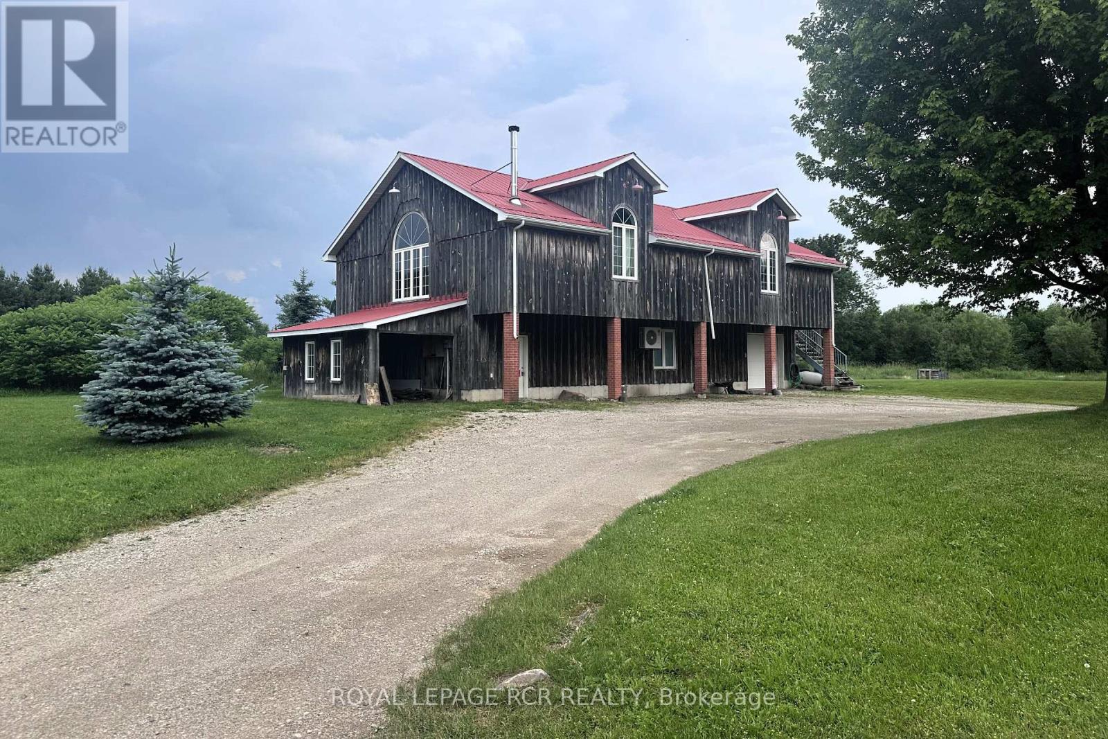 LOWER – 428 MAIN STREET W
