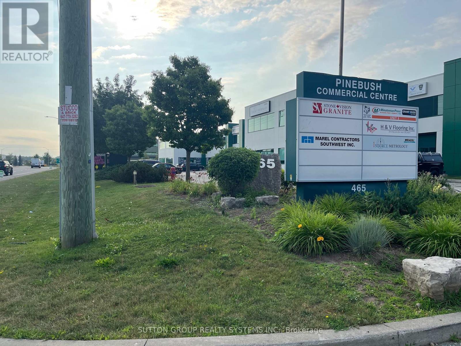 4 – 465 PINEBUSH ROAD S