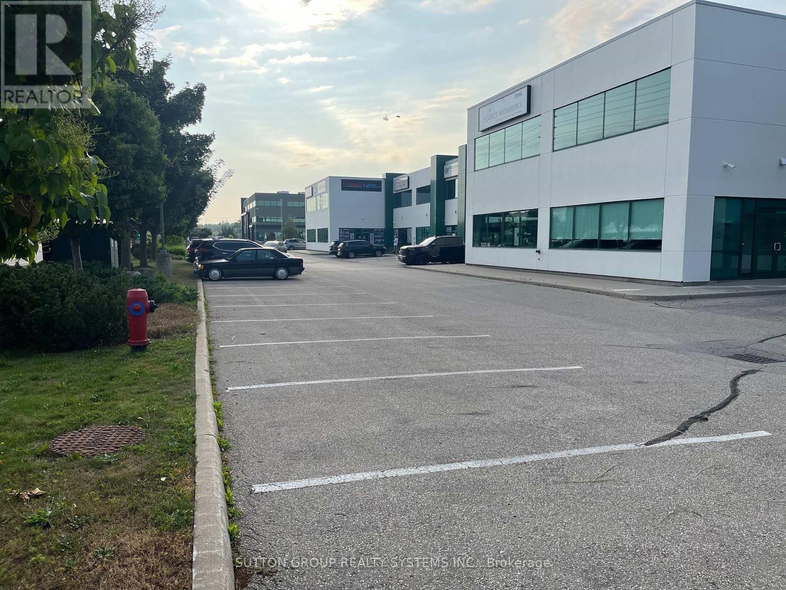 4 – 465 PINEBUSH ROAD S