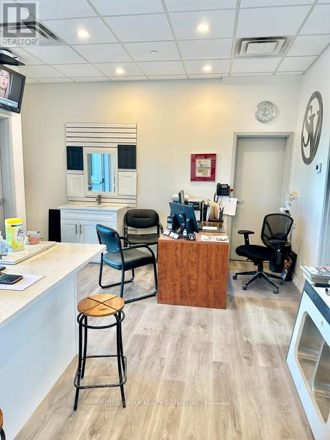 4 – 465 PINEBUSH ROAD S