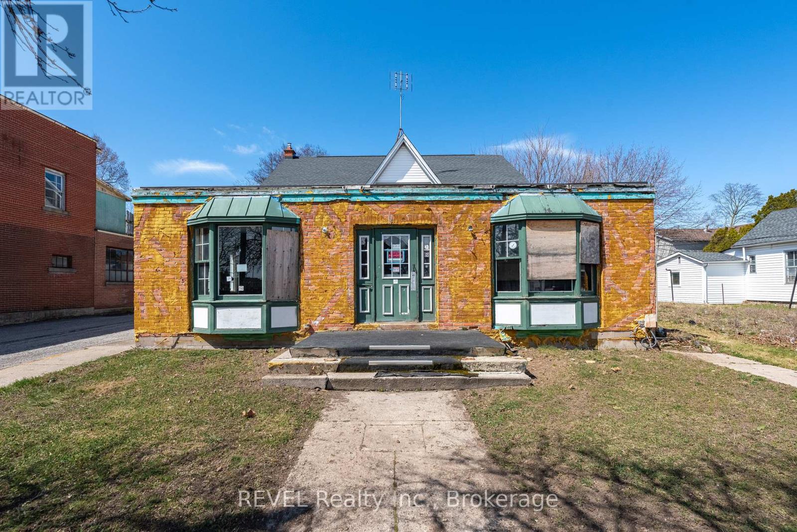 131 NIAGARA STREET