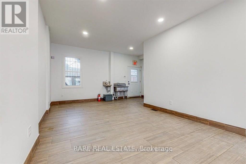 1439 MAIN STREET E