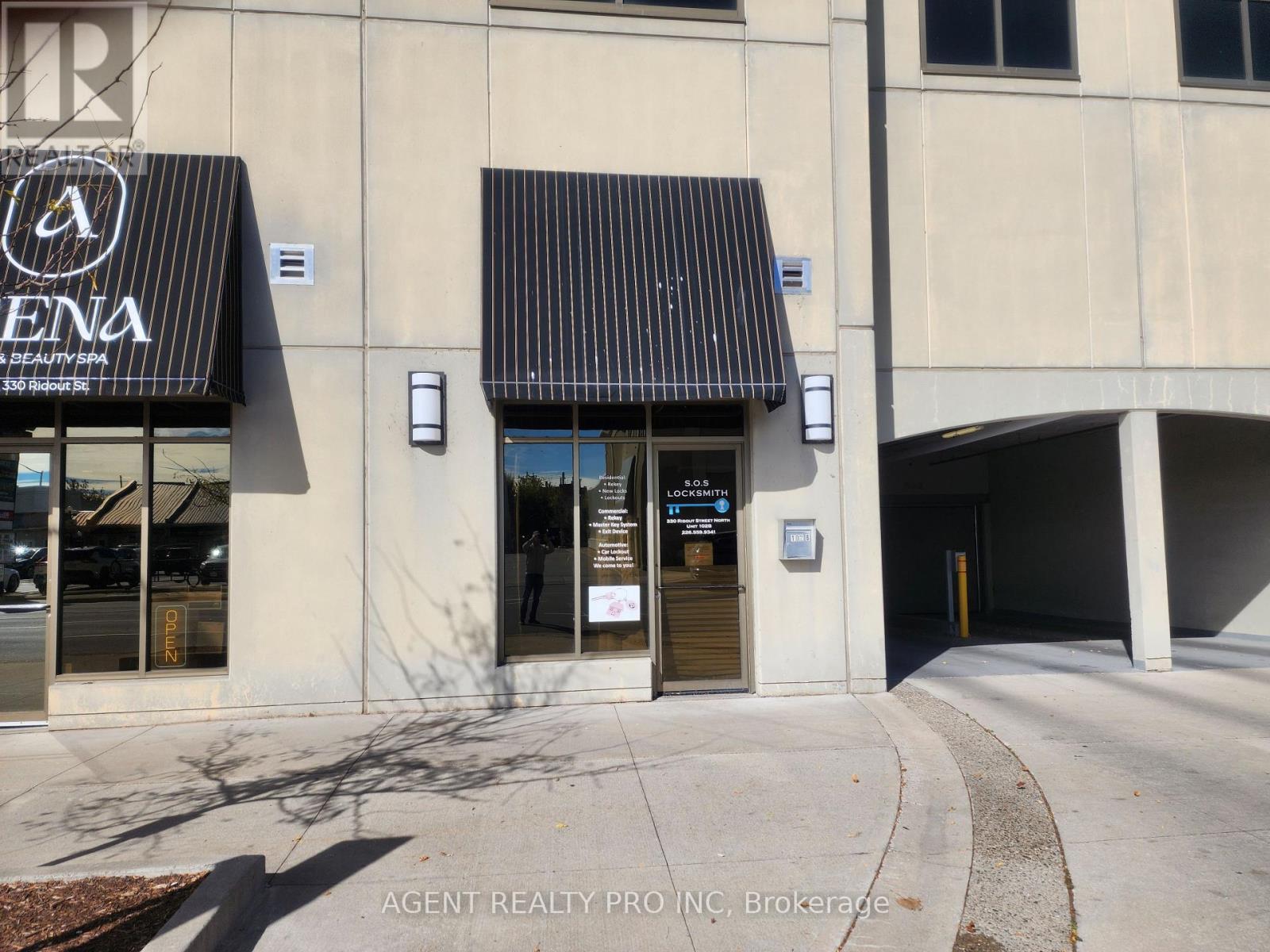 102B – 330 RIDOUT STREET N