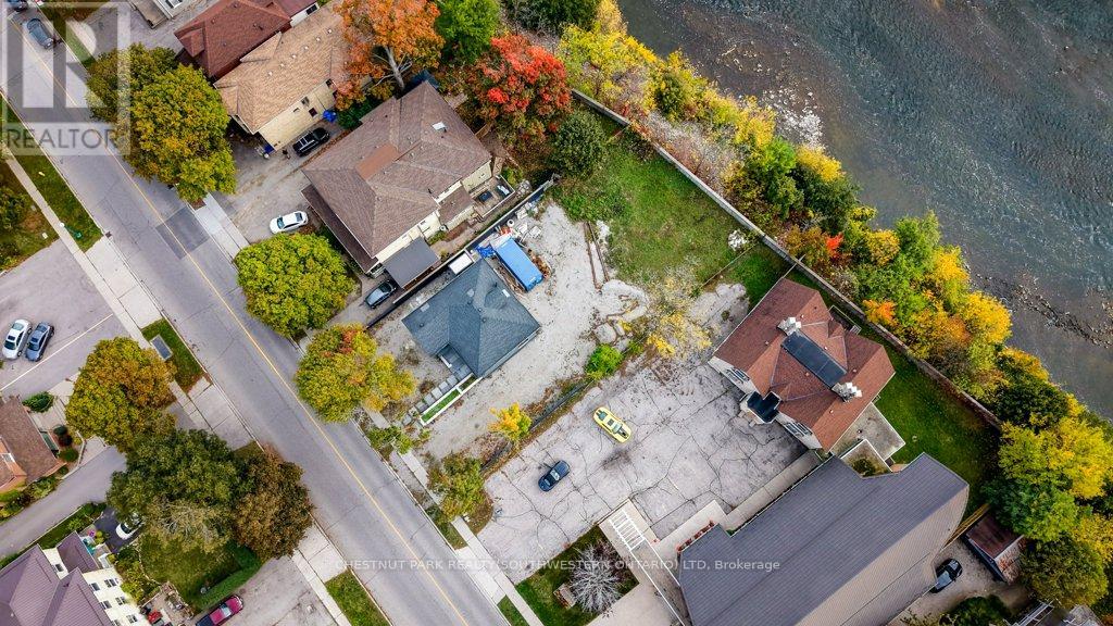 3 – 67 GRAND AVENUE N
