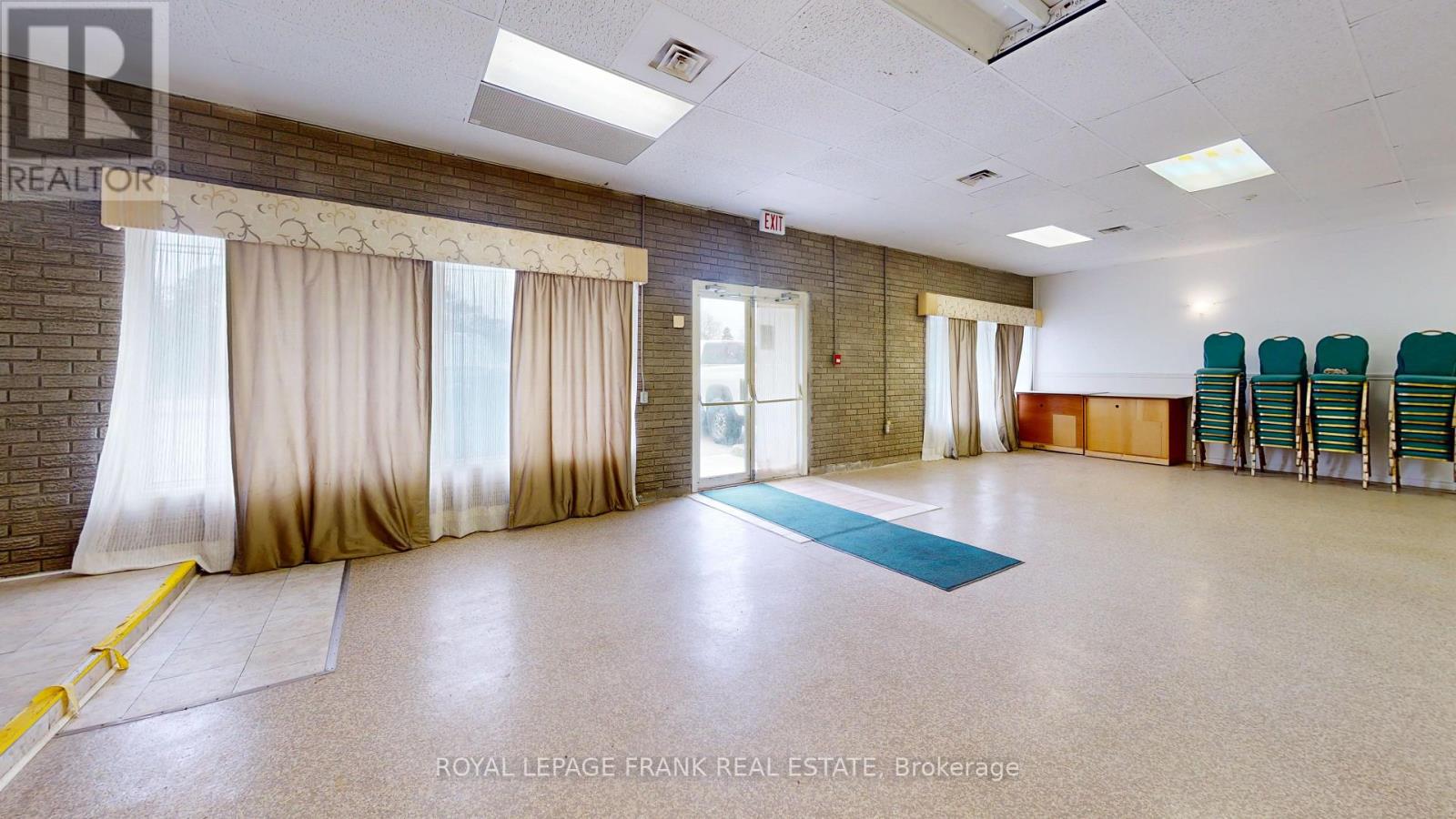 354(L) – 358 LINDSAY STREET S