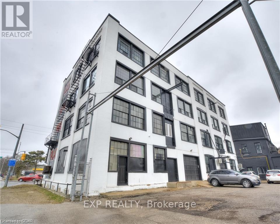 205 – 20 PARK HILL ROAD E