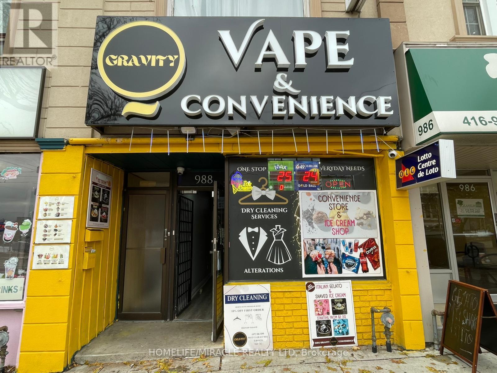 988 ST CLAIR AVENUE W