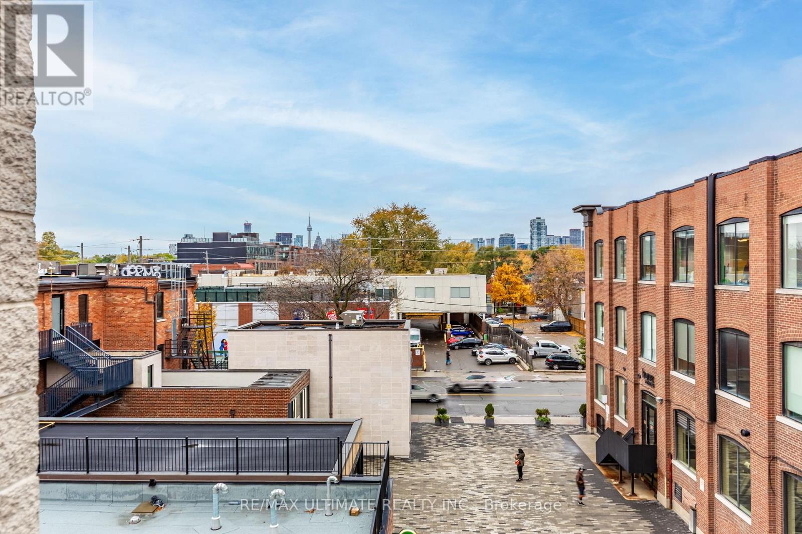 5 – 966 QUEEN STREET E