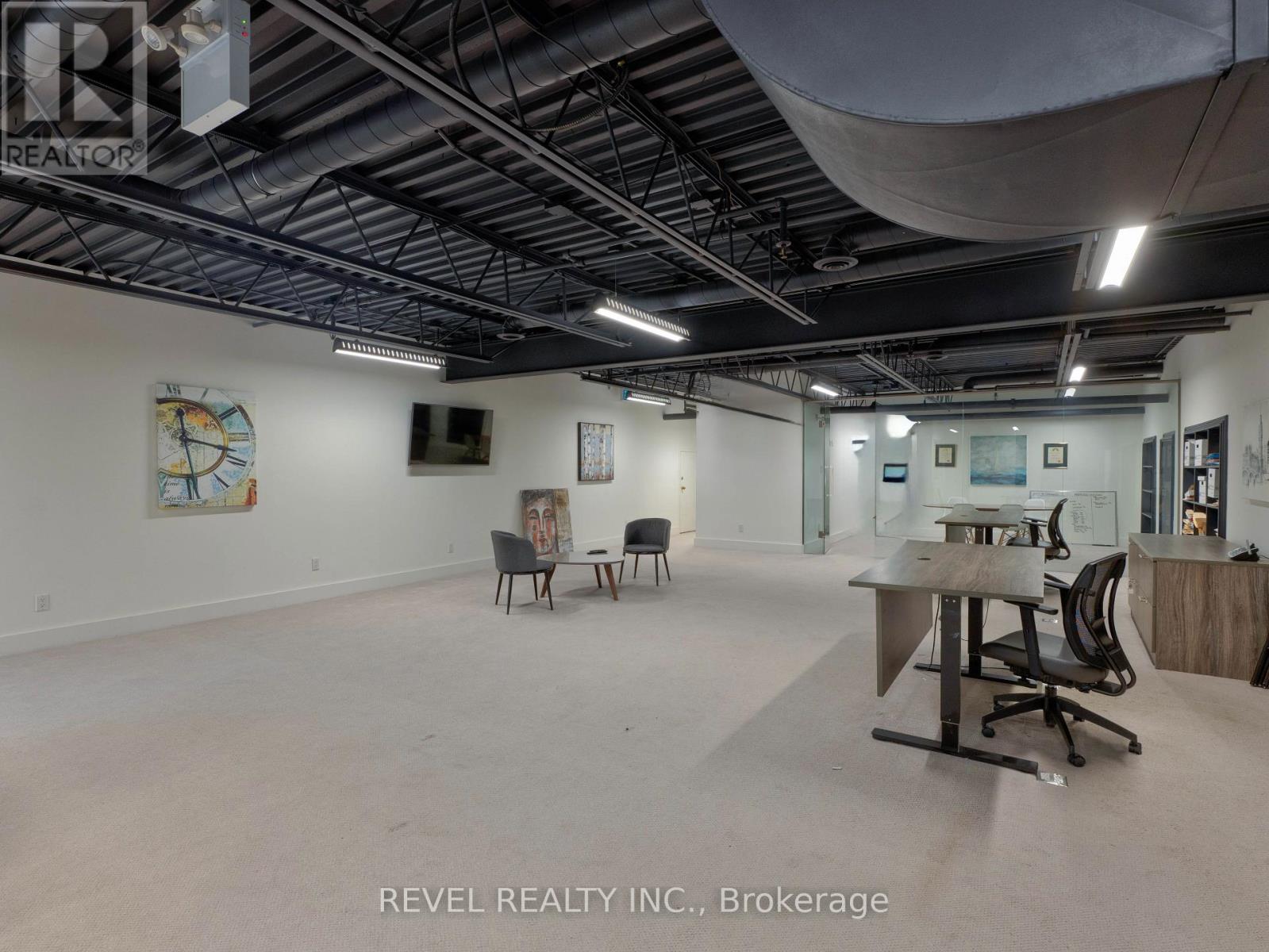 12 (UPPER UNIT) – 800 ARROW ROAD N